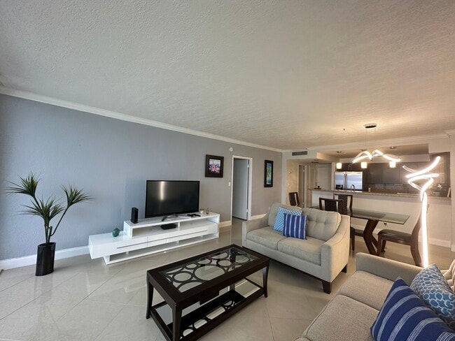 Building Photo - 3725 S Ocean Dr