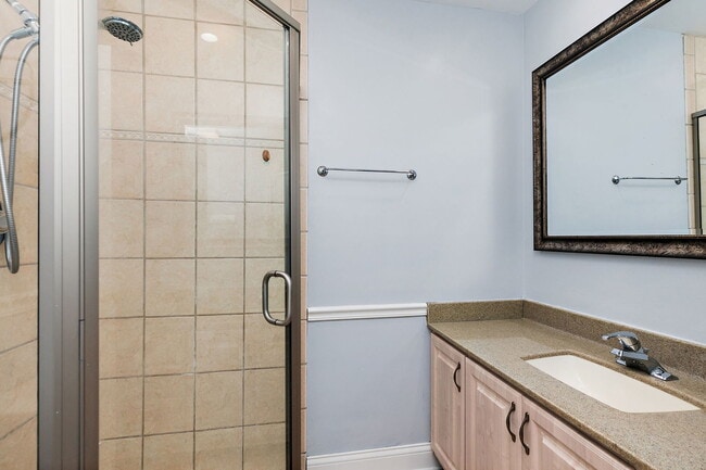 Building Photo - 1126 Tiverton Ct
