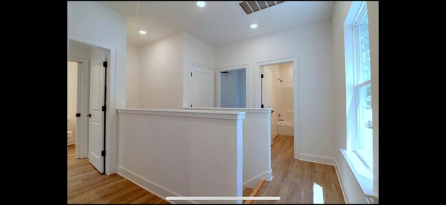 Building Photo - Mount Comfort Townhomes