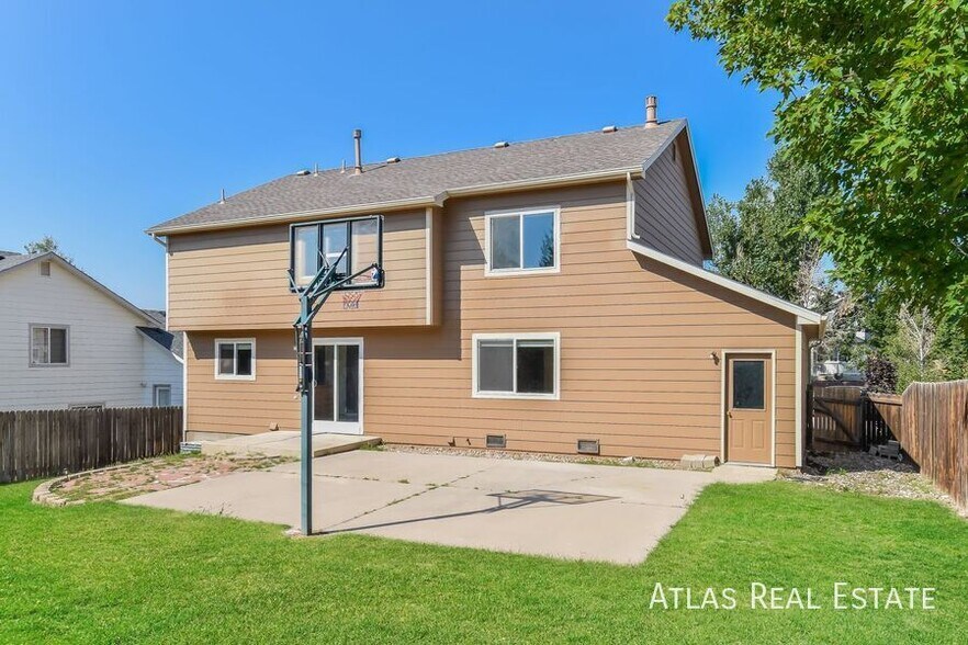 Building Photo - 5950 Dolores St