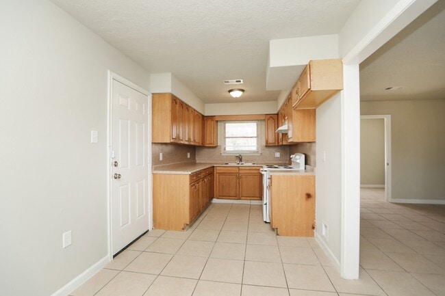 Building Photo - 11914 Meadowpass St