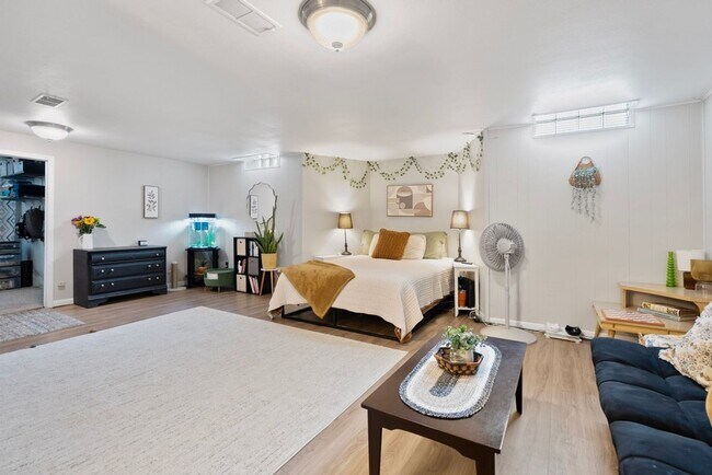 Building Photo - 603 W 18th St