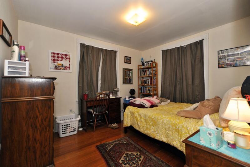 Building Photo - 44 Linden St