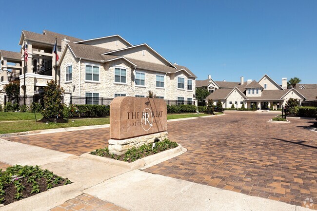 Building Photo - The Retreat at Cinco Ranch