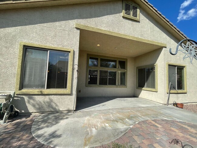 Building Photo - Beautiful Single Story Home in Gated Commu...