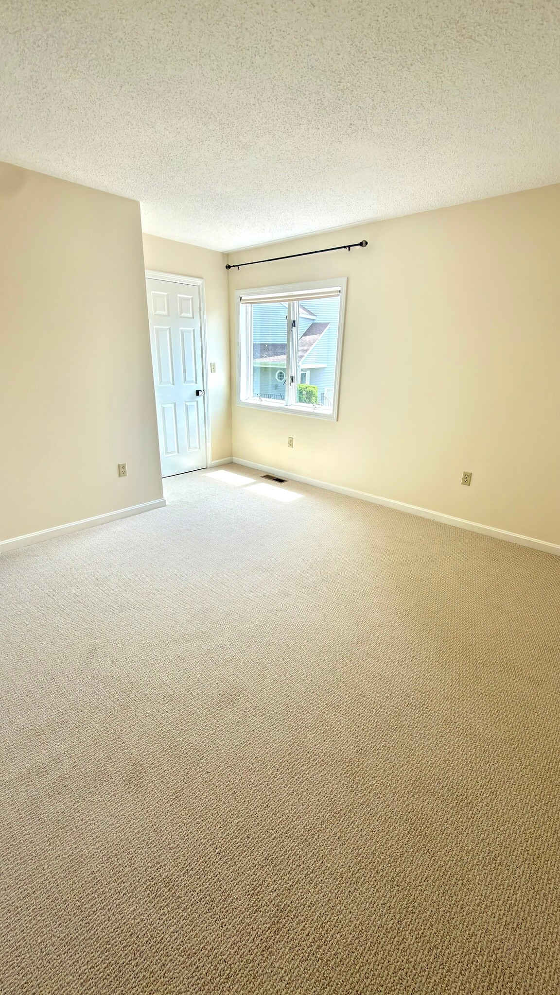 Building Photo - 26 Lions Ln
