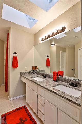 Building Photo - 8033 Vita Ct