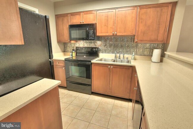 Building Photo - 5704 Chapman Mill Dr