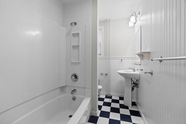 Building Photo - 671 Cornwall Ave