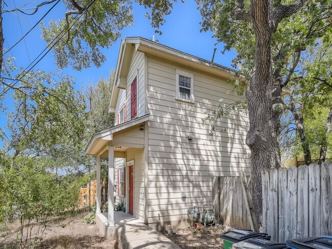 Building Photo - 1200 Perez St