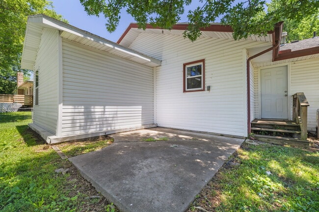 Building Photo - Ridgecrest