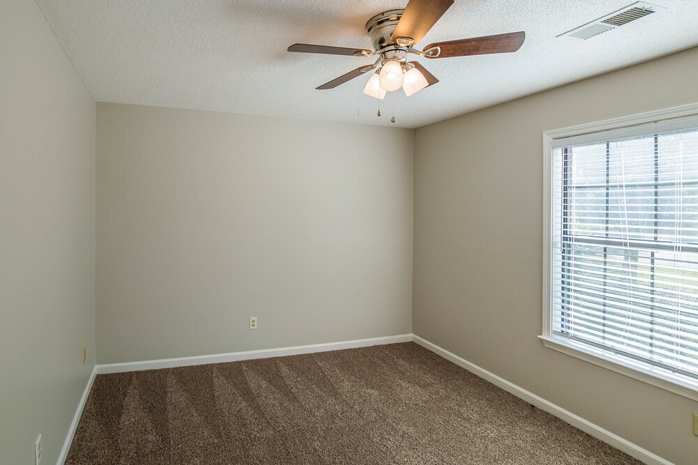 Building Photo - 390 Cherry Tree Ln