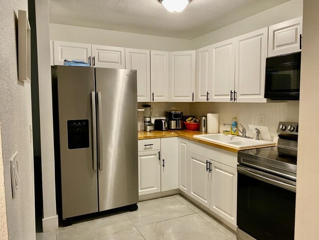 Building Photo - 1353 9th St