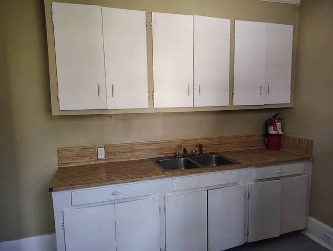 Building Photo - 405 South Maple Unit A- 1 Bed 1 Bath Duple...