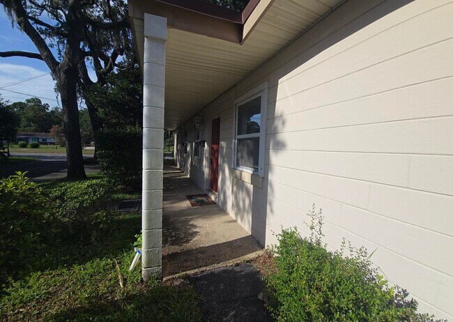 Building Photo - 551 E Miracle Strip Pkwy