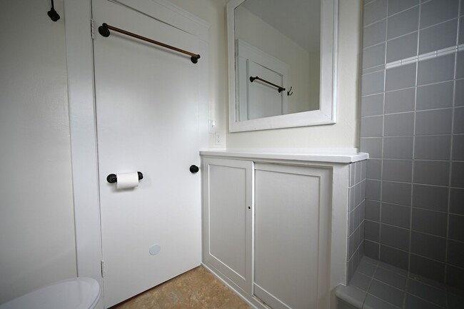 Building Photo - Charming 1 Bedroom Cottage in Ocean Beach