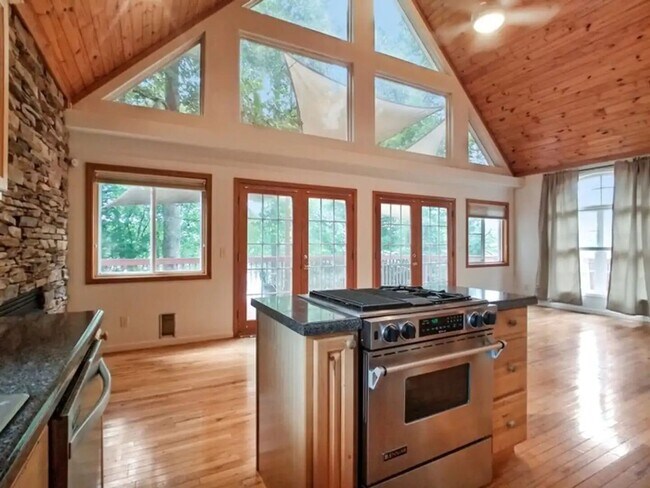 Building Photo - Lakefront Cottage Near Town with Stunning Views