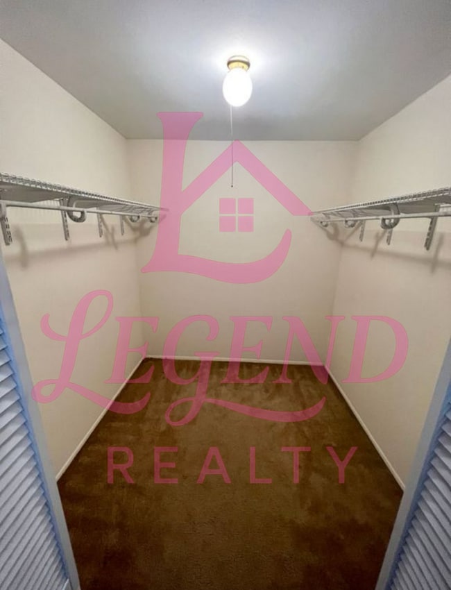Building Photo - Spacious 2 Bed, 1.5 Bath Condo/Townhome in...