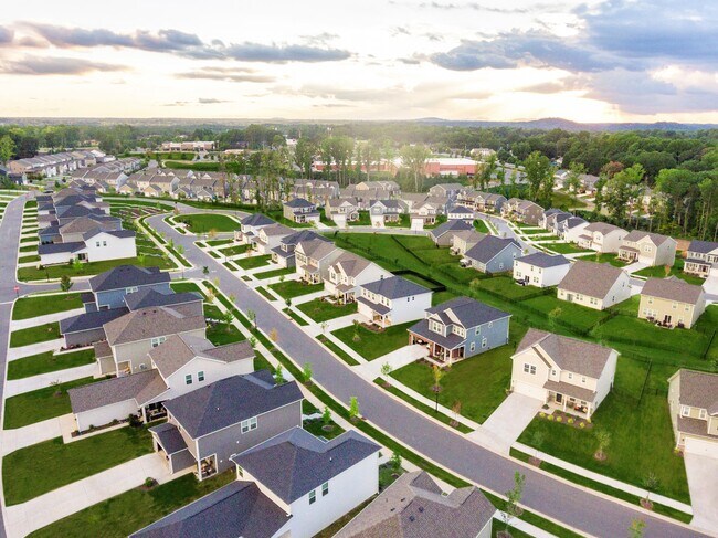 Building Photo - 2144 Laurel Village Circle