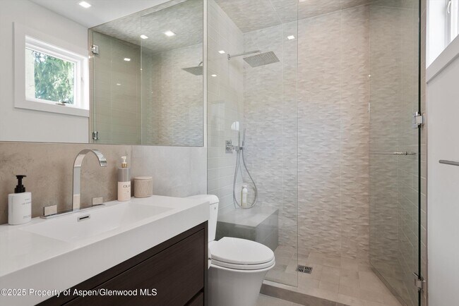 Building Photo - 120 S Spring St