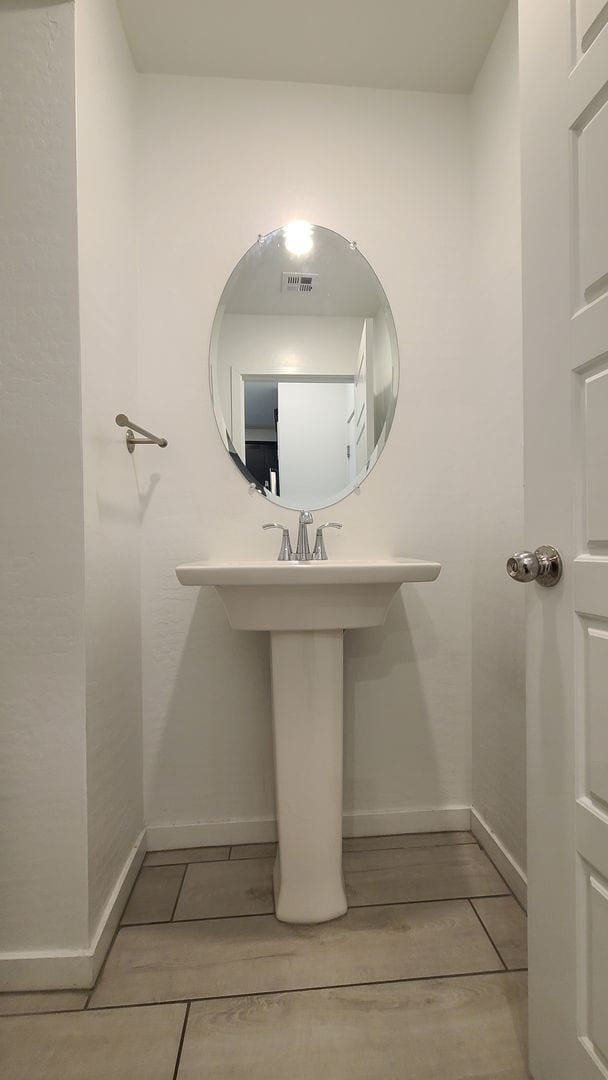 Building Photo - 3 Bedroom 2.5 Bath Townhouse