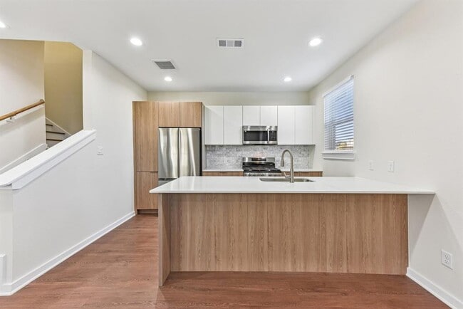 Building Photo - 17012 Marsh Wren Pass