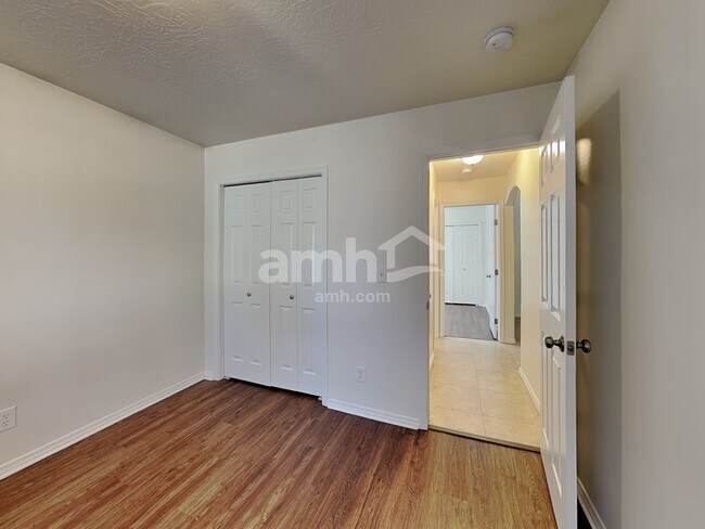 Building Photo - 1029 W Honker Dr