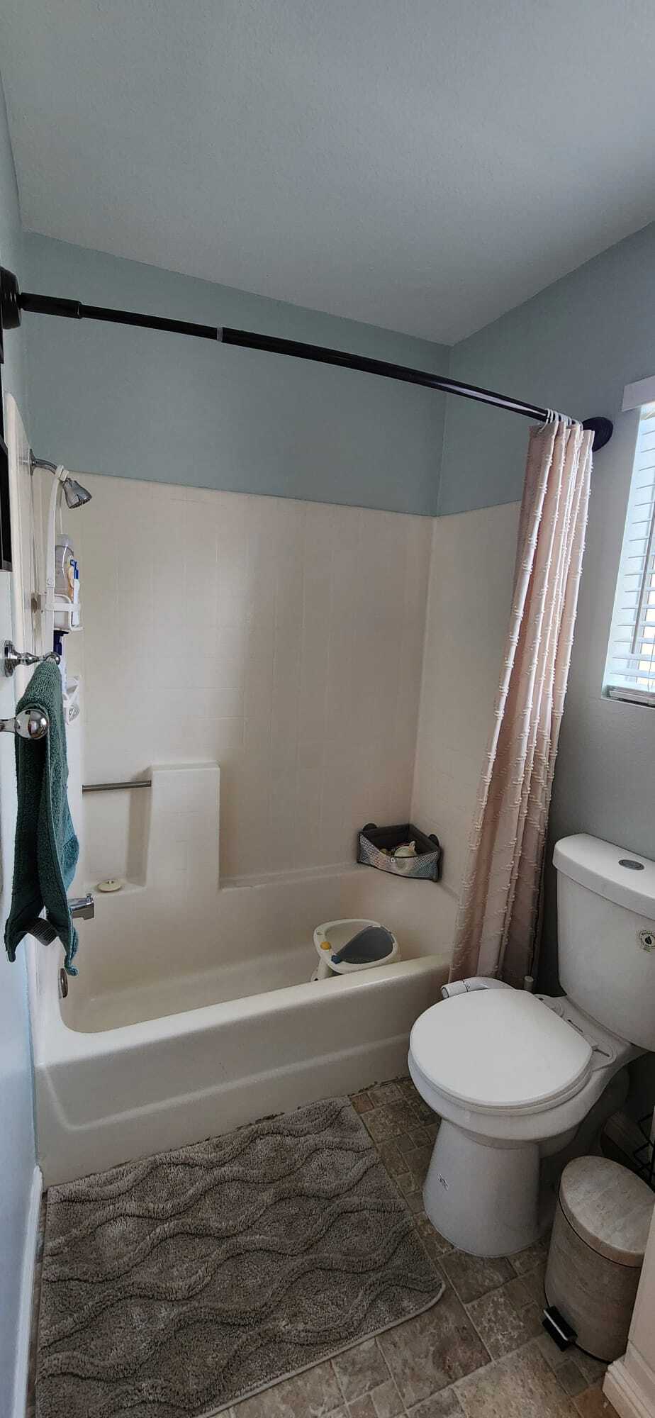 Main bath - 2091 Manzana Way