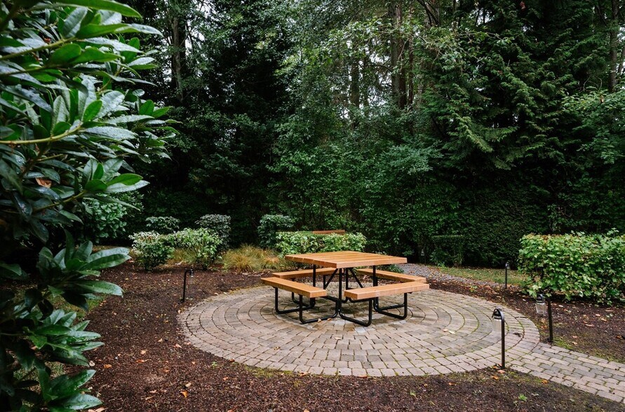 Building Photo - 12712 Admiralty Way