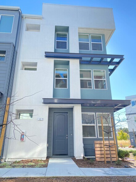 Building Photo - 527 Clover Cir