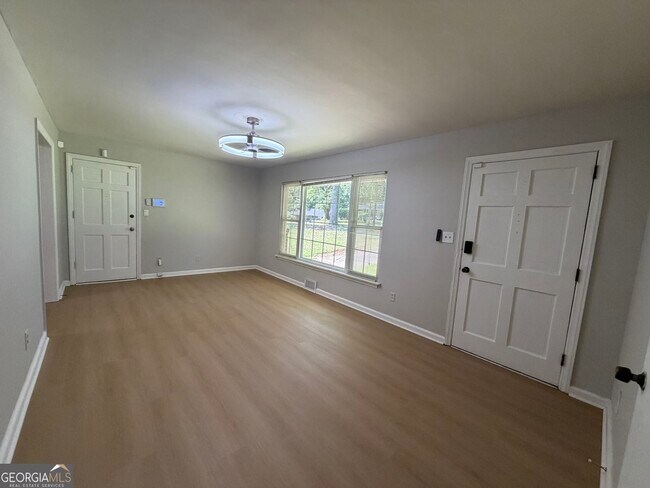 Building Photo - 2726 Hollywood Dr