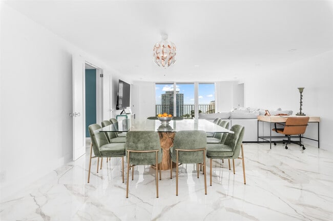 Building Photo - 777 Bayshore Dr