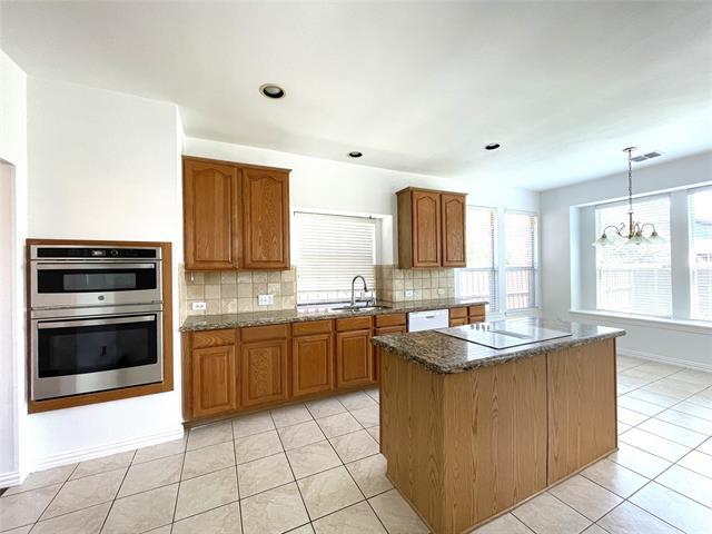 Building Photo - 4400 Avebury Dr