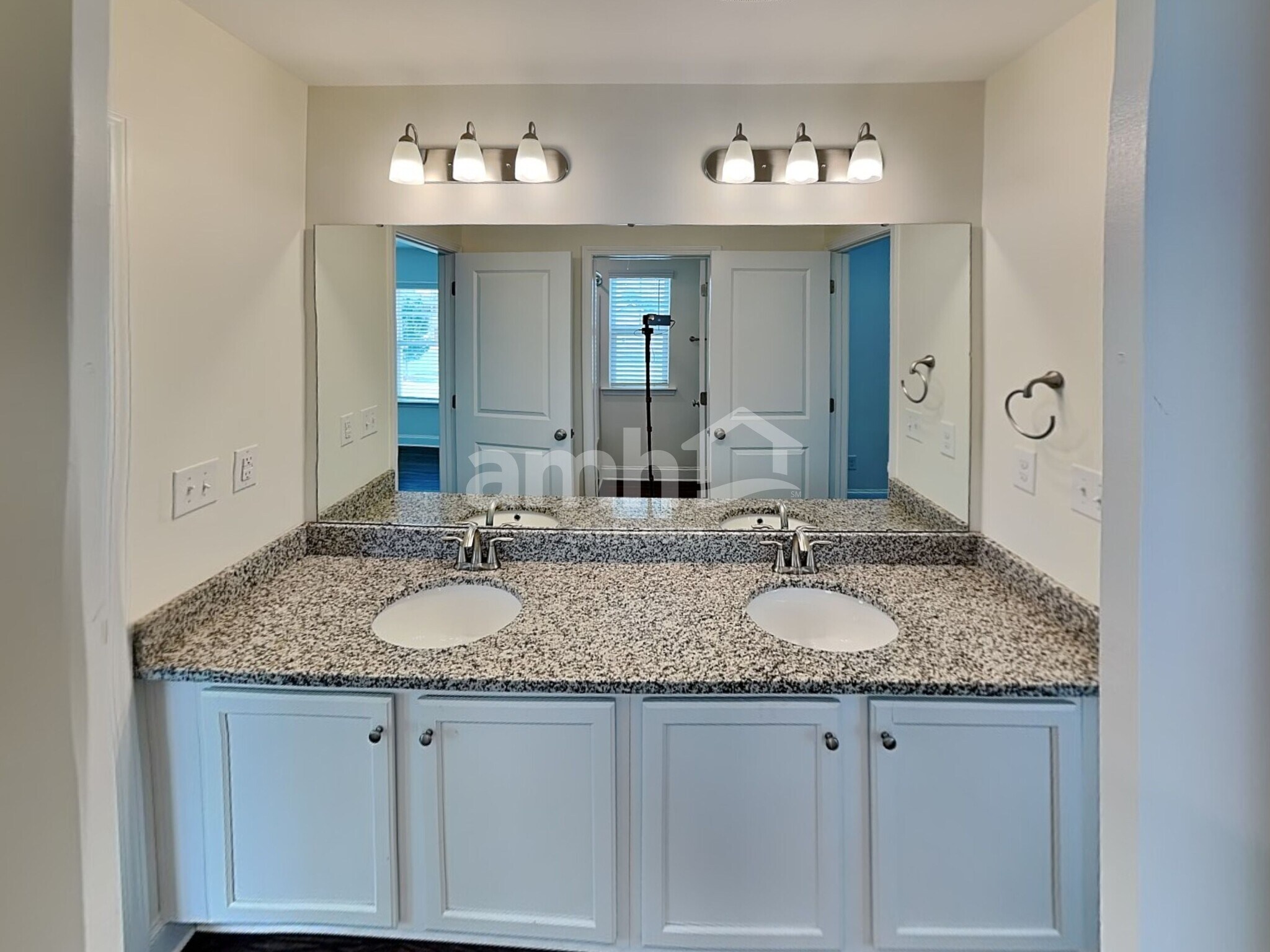 Building Photo - 6177 Rosemore Ln