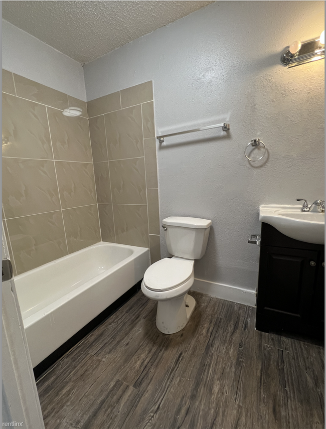 Building Photo - 2 br, 1 bath Duplex - 2510 Seminole St Dup...