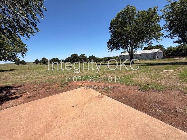 Building Photo - 5150 W Camp Dr