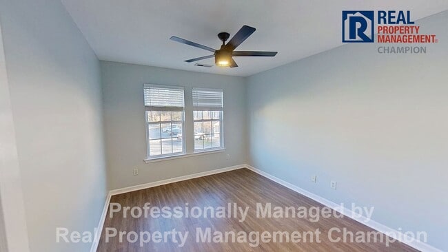 Building Photo - Cute 3 BD/2 BA Townhome Style Near UNCW