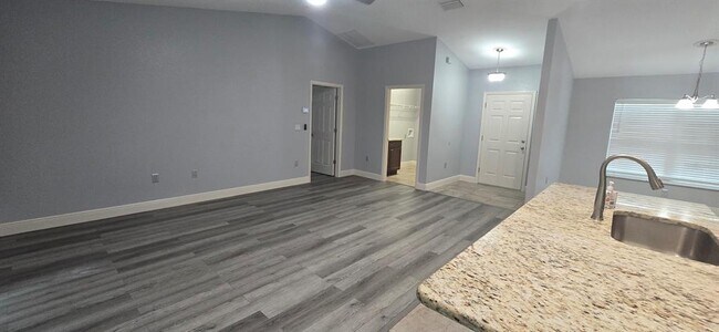 Building Photo - 32 Pine Ct Loop