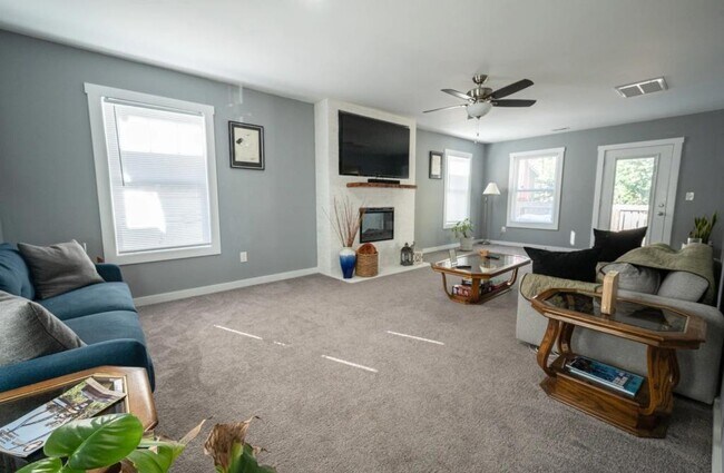 Building Photo - 422 S 7th St