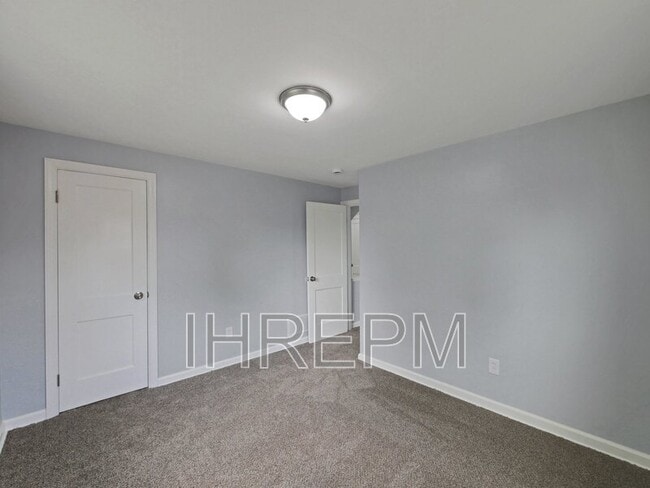 Building Photo - 315 S Southampton Ave