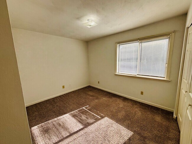 Building Photo - 402 Berryfield Ln