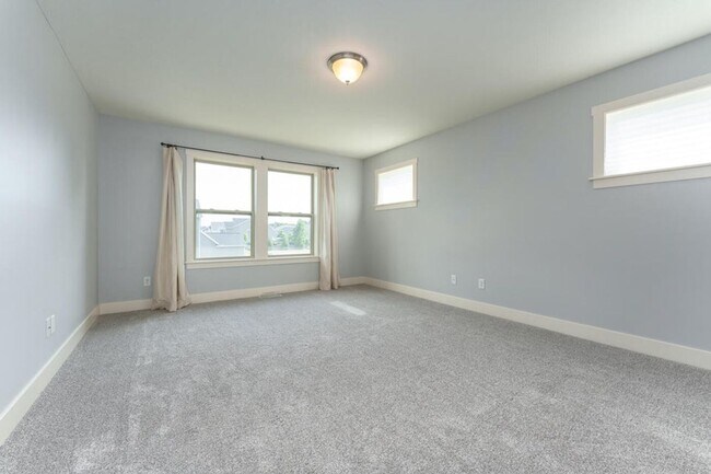 Building Photo - 4 Bedroom Home in Applegate Trails