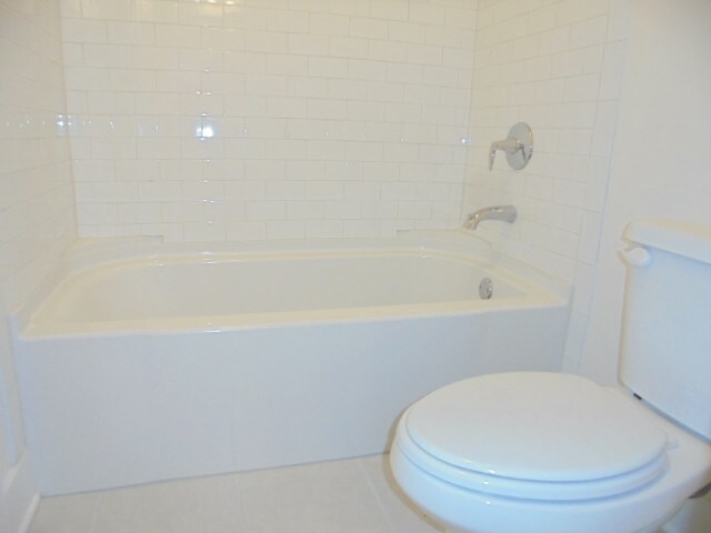 Building Photo - 1076 Adams Haven Bend