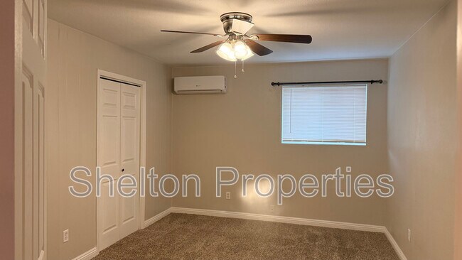 Building Photo - 523 E Malibu Dr