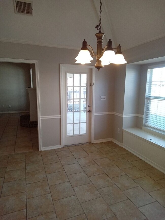 Building Photo - South Bossier Beauty!