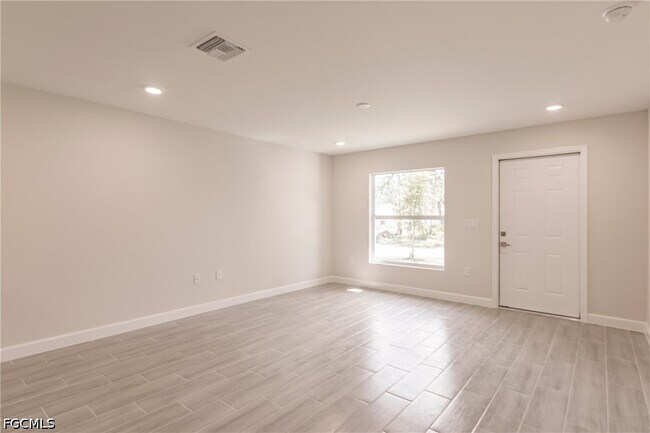 Building Photo - 4780 15th St SW