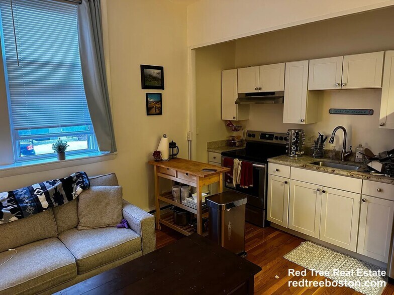 Building Photo - 202 St Paul St