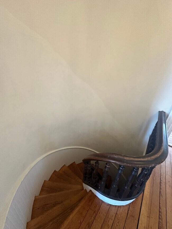 Building Photo - 708 Court St