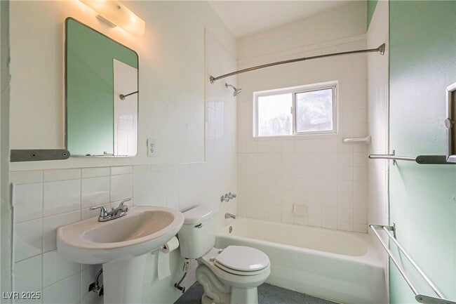 Building Photo - 1306 E Phillips Ave