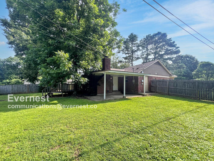Building Photo - 8549 Southaven Cir W